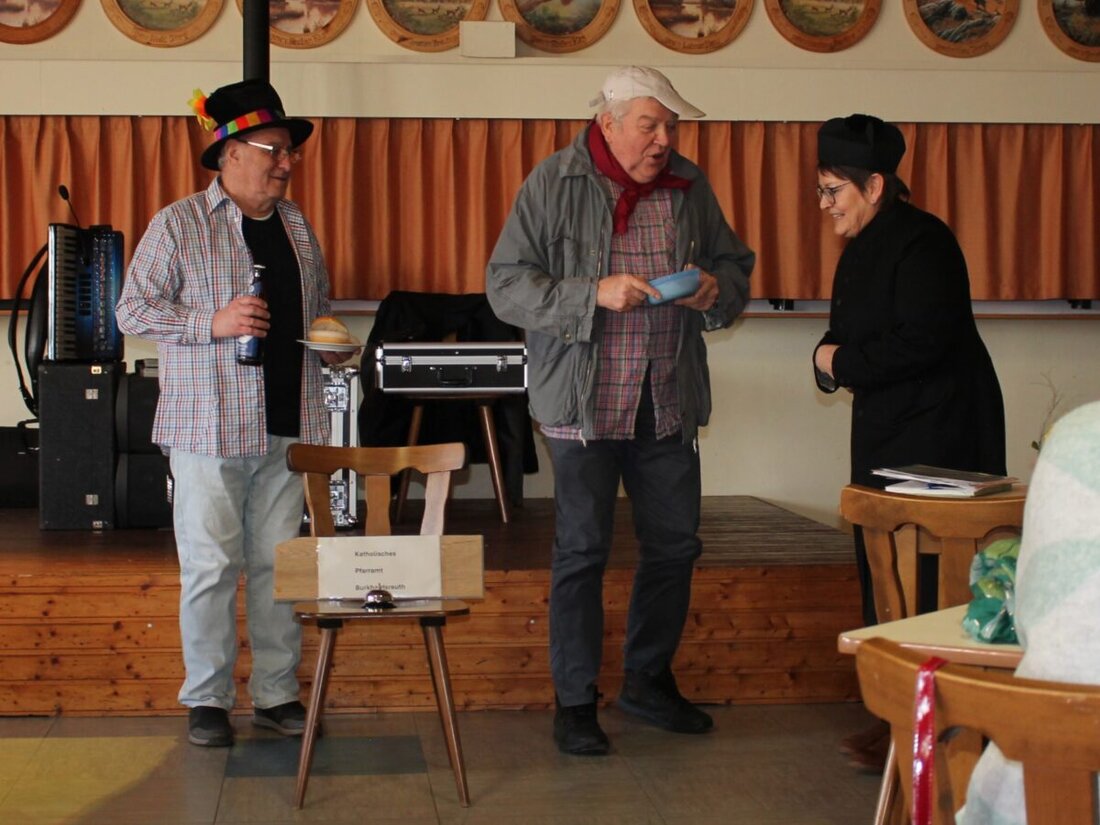 Preißach. Der Faschingsnachmittag des Burkhardsreuther Katholischen Landvolks zog fast 50 Besucher mit Sketchen, Kuchen und Musik an.