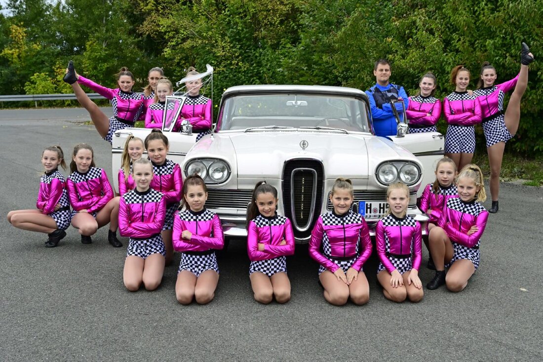 Oberviechtach. Faschingsauftakt und Ehrenabend der AWO-Tanzgruppe locken am 8. November 2025. Zum 36. Mal präsentieren Garden, Mariechen und Kids Shows; Eintritt frei, Abendessen ab 18.30 Uhr.