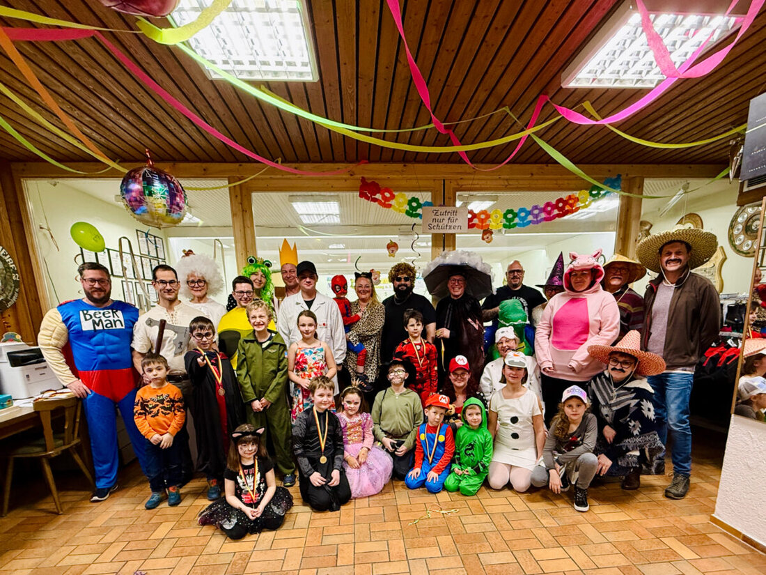 Weiherhammer. Am 13. Februar 2026 feierte die SSG Weiherhammer ihr Faschingsschießen im festlich geschmückten Schützenheim. Bunte Kostüme, fröhliche Stimmung und eine starke Jugendbeteiligung prägten den Abend.