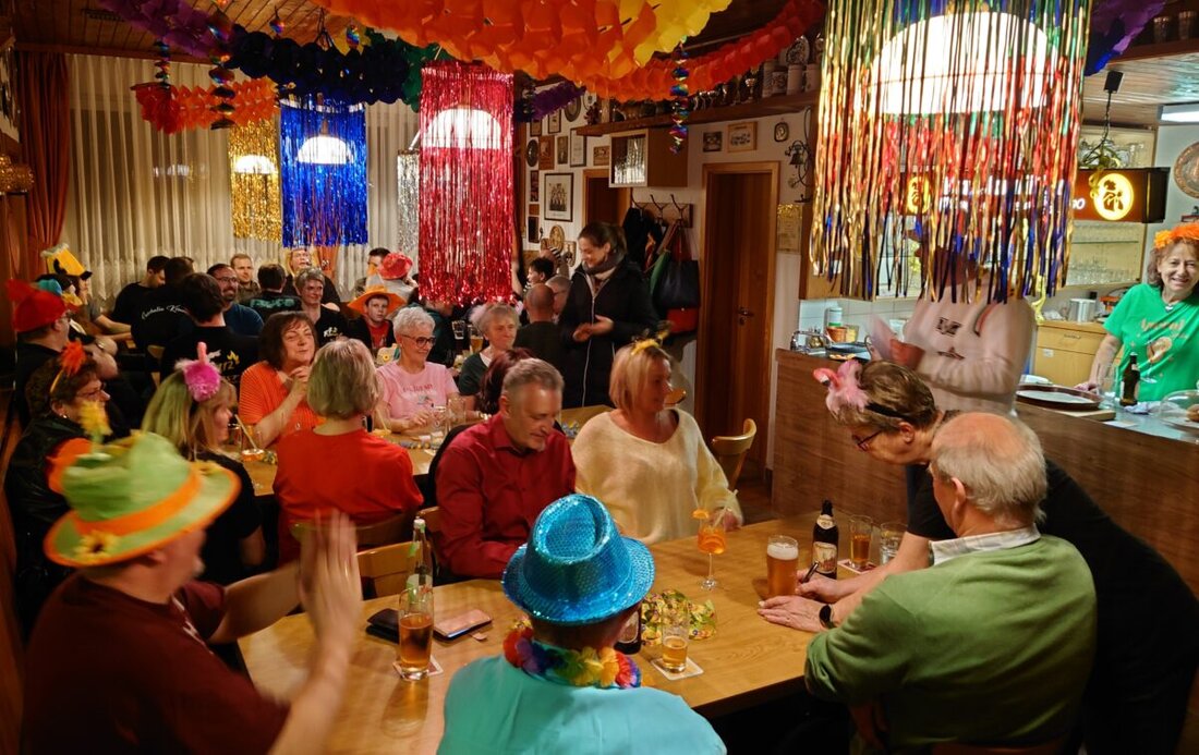 Seugast. Bei „Gut Ziel“ feierten Vereine und Gäste ein fröhliches Faschingsschießen mit Vergleich der Mannschaften, Krapfen und Gulaschsuppe. Trotz Softwarepanne sorgten Würfelwertung, starke Treffer und neue Hoheiten für Jubel.