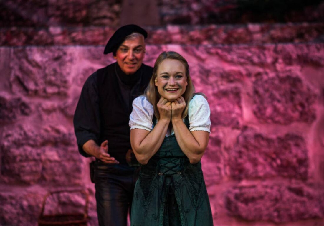 Pottenstein. Die Faust-Festspiele bringen ihr Bühnenhighlight an das Pottenstein / OT Schüttersmühle, Festspielgelände und laden zu einem intensiven Theatererlebnis ein. Ein Ticket erhalten Sie bequem über okticket.de, um sich den Auftritt im besonderen Ambiente zu sichern.