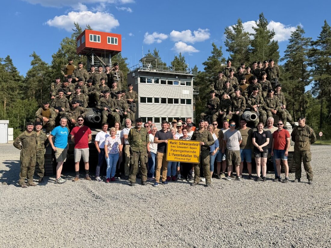 Schwarzenfeld. Seit 1986 verbindet den Markt eine Patenschaft mit dem zweiten Panzerbataillon 104 aus Pfreimd. Am 19. Juni feierte eine 30-köpfige Delegation das 40. Jubiläum in Grafenwöhr mit Einblicken in den Dienstalltag.