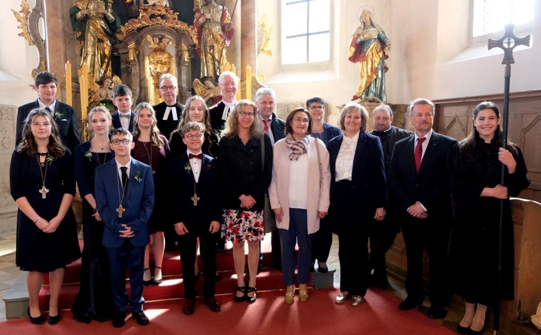 Floß. Am Palmsonntag feierten acht junge Christen aus den Kirchengemeinden Floß und Flossenbürg ihre Konfirmation. Der Festtag stand unter dem Motto "Ich will dich segnen und du sollst ein Segen sein".