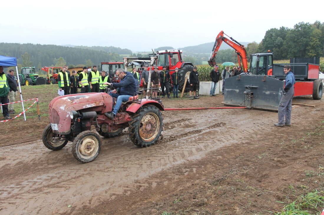 Waidhaus. Aufgrund des Erfolgs im letzten Jahr veranstaltet das Agrar-Team Mack am 5. und 6. Oktober ein Feldwochenende mit zahlreichen Aktionen. Neben Bremswagen-Ziehen und Oldtimer-Treffen gibt es auch Kinderschminken und eine Tombola für den guten Zweck.