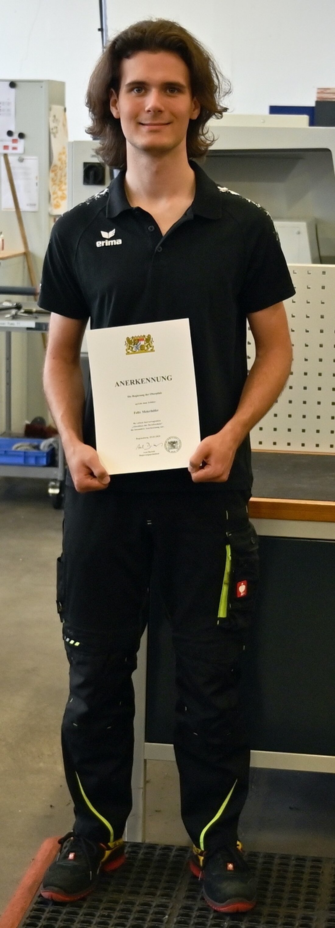 Weiden. Neun Absolventinnen und Absolventen der beruflichen Ausbildung bei der IHK Regensburg für die Oberpfalz/Kelheim zählen in diesem Jahr bundesweit zu den Besten ihrer Fachbereiche. Unter den Produktionstechnologen ist Felix [&hellip;]