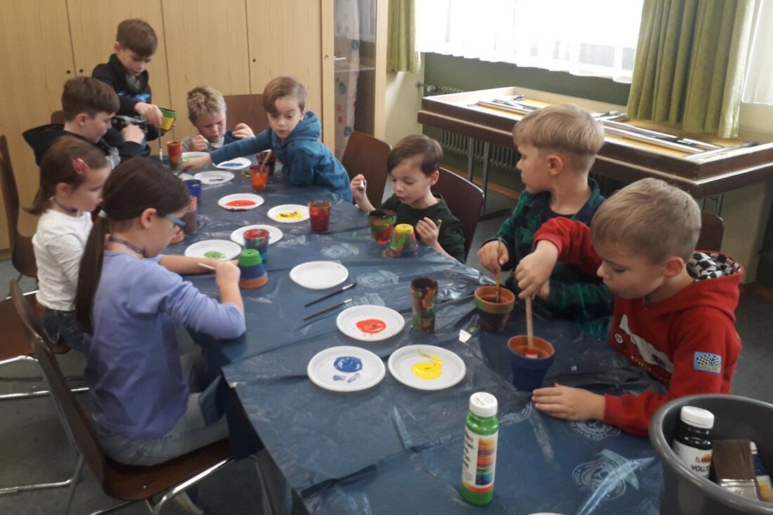 Grafenwöhr. Die Ferienbastelaktion des Quartiersmanagements begeisterte die Kindern aus Grafenwöhr. Neun Mädchen und Jungen trafen sich um gemeinsam Vogelfutterstationen zu basteln. Und legten richtiges Bautalent an den Tag.  Nach einer kurzen [&hellip;]