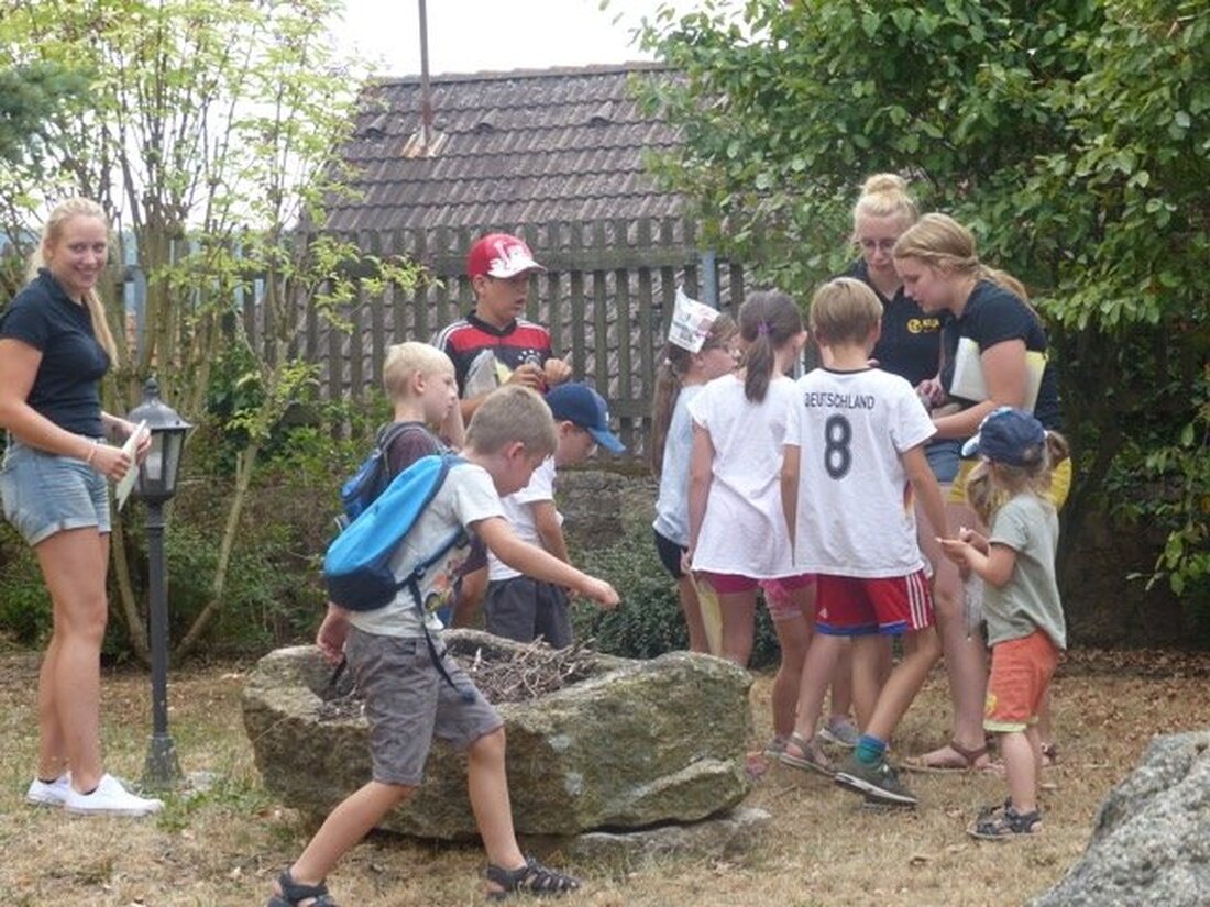 Leuchtenberg. Weniger Andrang, dafür umso mehr Feuereifer: Zum Ferienprogramm waren die Kinder voller Elan bei der Schnitzeljagd durch Leuchtenberg unterwegs. Von Sieglinde Schärtl  Mit Vorsitzender Theresa Bäumler und ihrem Team [&hellip;]