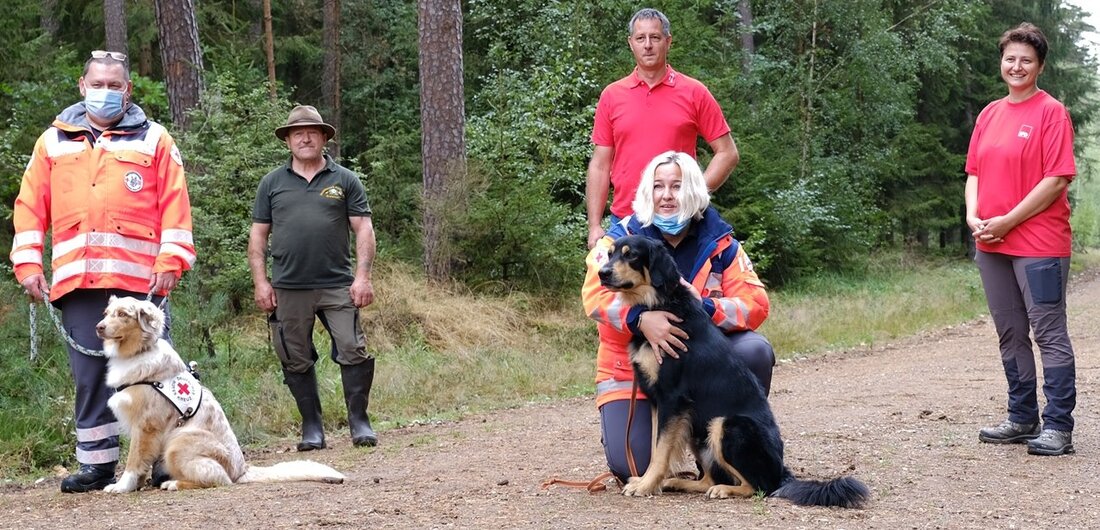 Schwarzenbach. Warum Seifenblasen helfen können Leben zu retten, wie verspielte Hunde zu Helden werden und welche Kommandos ein Mensch-Hund-Team beherrschen muss: Einblicke bei der Rettungshundestaffel.  Warum braucht man Seifenblasen für [&hellip;]