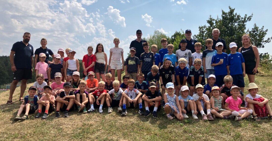 Pressath. Mit einem gelungenen Auftakt startete auf dem Sportgelände das Ferienprogramm des Förderkreises des TSV Pressath. Rund 50 Kinder suchten in Gruppen Waldschätze und meisterten Stationen.