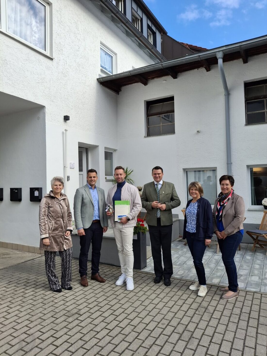 Oberviechtach. Die Ferienwohnung Wies’n Ruhe erhielt am 7. Oktober 2025 vier DTV-Sterne und bietet moderne Ausstattung mit WLAN, Streaming-TV und kontaktlosem Check-in.