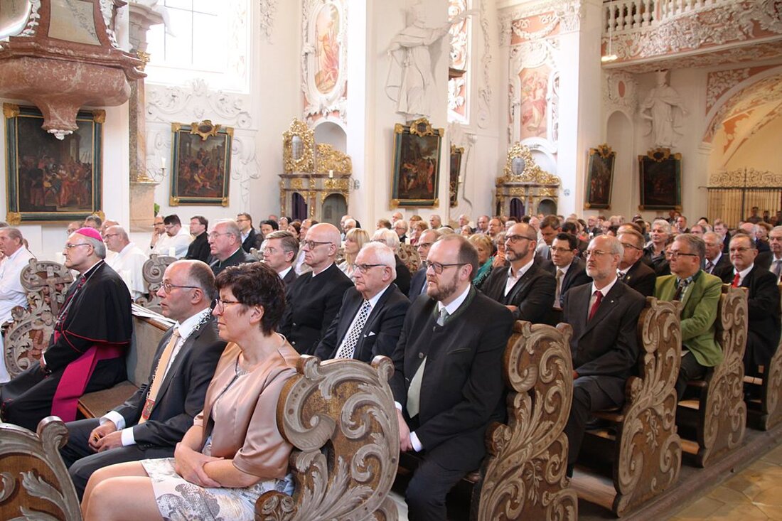 Speinshart. Am Samstag war es soweit. Die Sanierung des Klosters Speinshart ist abgeschlossen: Jetzt feierte Prämonstratenser-Abtei einen Festakt mit viel Prominenz. Von Jürgen Masching Endlich ist das Kloster Speinshart wieder in [&hellip;]
