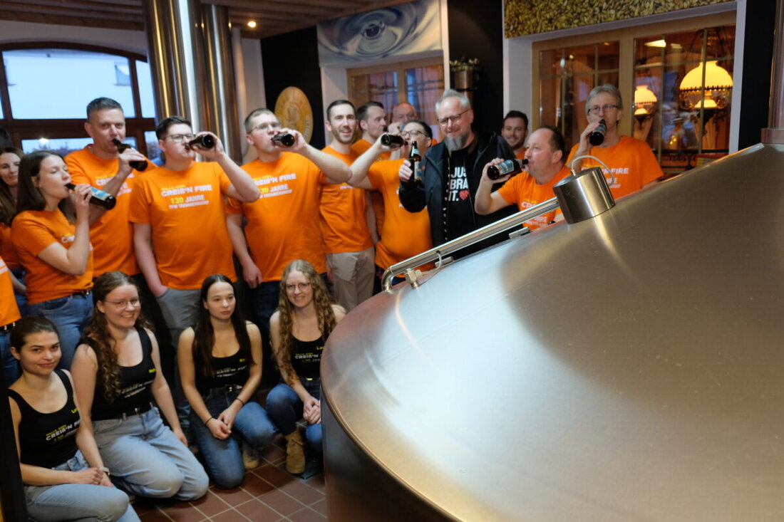 Tremmersdorf. Das Festbier für das Feuerwehrjubiläum reift bei der Brauerei Püttner, während die Wehr ihr 130-jähriges feiert. Zu Pfingsten steigt "Creiss'n Fire" mit Fahnenweihe, Festzug und Vorfreude auf ein süffiges Blondes.