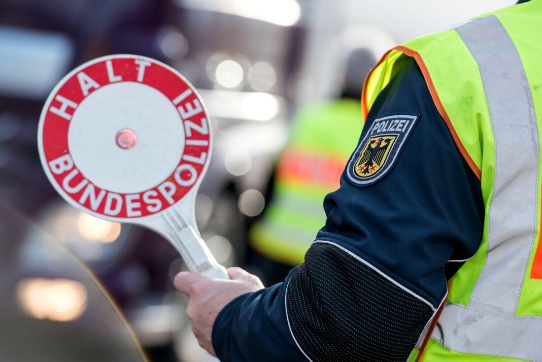 Waidhaus. Auf der A6 nahm die Bundespolizei einen zehnfach gesuchten Tschechen fest. Gegen ihn bestehen Untersuchungs- und Vollstreckungshaftbefehle wegen versuchter gefährlicher Körperverletzung. Er wird nach Weiden überstellt.