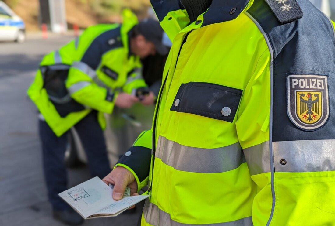 Waidhaus. Erst am 8. Oktober wurde ein 43-jähriger Rumäne aus der Haft entlassen. Fünf Tage später klickten bei einer Grenzkontrolle in Waidhaus erneut die Handschellen. Diesmal wurden ihm 6000 Euro Justizschulden zum Verhängnis.