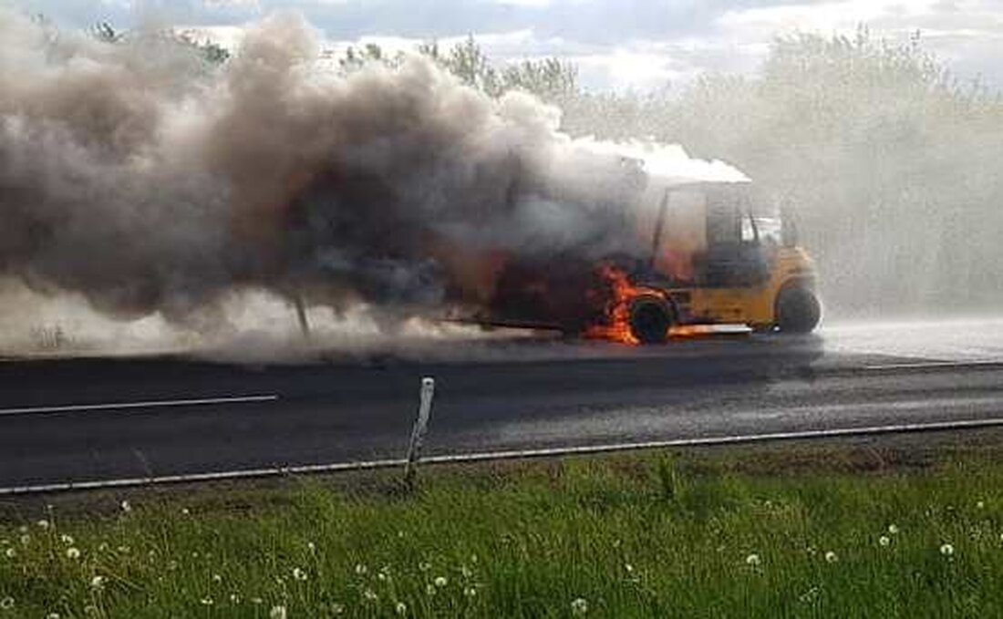 Konnersreuth. Während der Fahrt fängt ein Gabelstapler auf der Staatsstraße Feuer. Der Fahrer reagiert richtig – trotzdem entsteht Schaden von 20.000 Euro.  Wie die Polizei Waldsassen mitteilt, war die Staatsstraße [&hellip;]