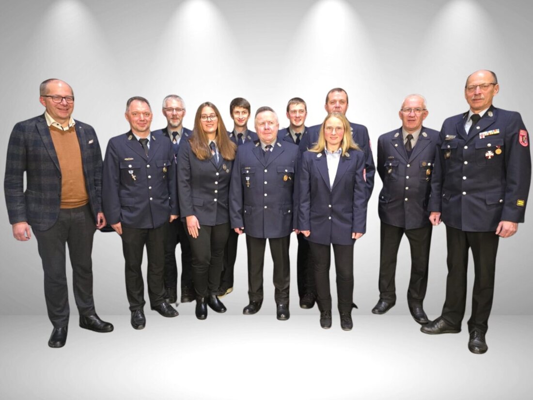 Atzmannsberg. Die Freiwillige Feuerwehr Atzmannsberg-Köglitz hat bei ihrer Jahreshauptversammlung eine neue Vorstandschaft gewählt. Neuer Vorsitzender ist Andreas Schraml, der Alois Schindler nach 24 Jahren an der Spitze dankte.