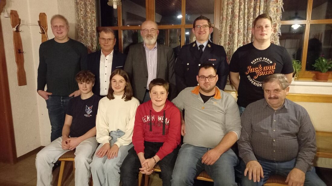 Bernstein. Die Freiwillige Feuerwehr blickt optimistisch in die Zukunft, öffnet sich für Jugendliche unter 12 Jahren und bereitet das 130-jährige Jubiläum für Juni 2025 vor. Neue Mitglieder traten am 6. Januar bei, während die Stadt weiterhin ihre Unterstützung zusichert.