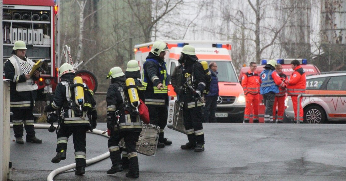 Pressath. Dichte Rauchwolken kommen aus der Halle der Firma Lippert, hunderte Feuerwehrleute kämpfen gegen den Brand: Die Großübung der Feuerwehren rund um Pressath brachte viele Erkenntnisse.  Die Funkwecker der Feuerwehr [&hellip;]