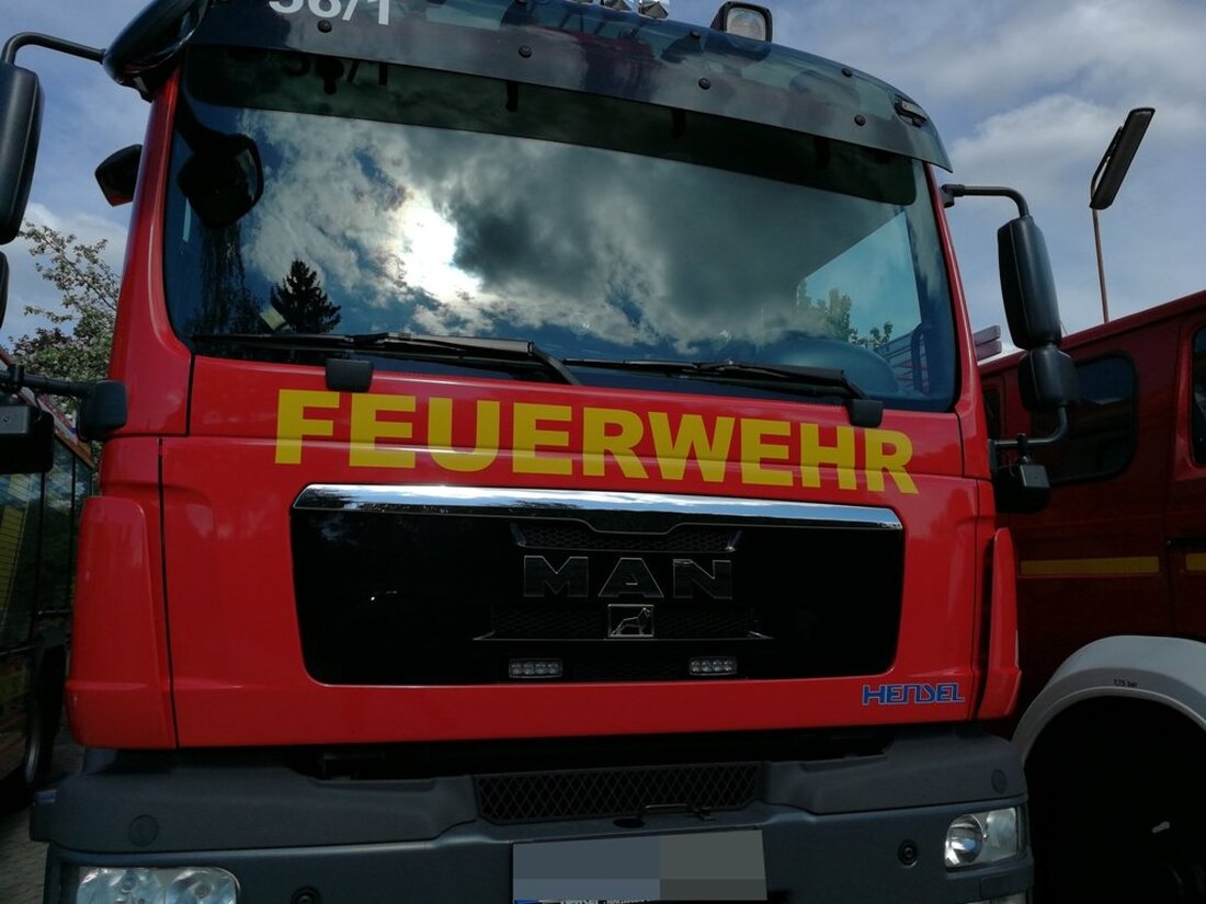 Weiden. Die Altersgrenze für den Feuerwehrdienst in Bayern wird dynamisch an das Renteneintrittsalter angepasst und kann auf Antrag um drei Jahre verlängert werden. Die Novellierung des Feuerwehrgesetzes zielt darauf ab, die Einsatzbereitschaft der Feuerwehren sicherzustellen.