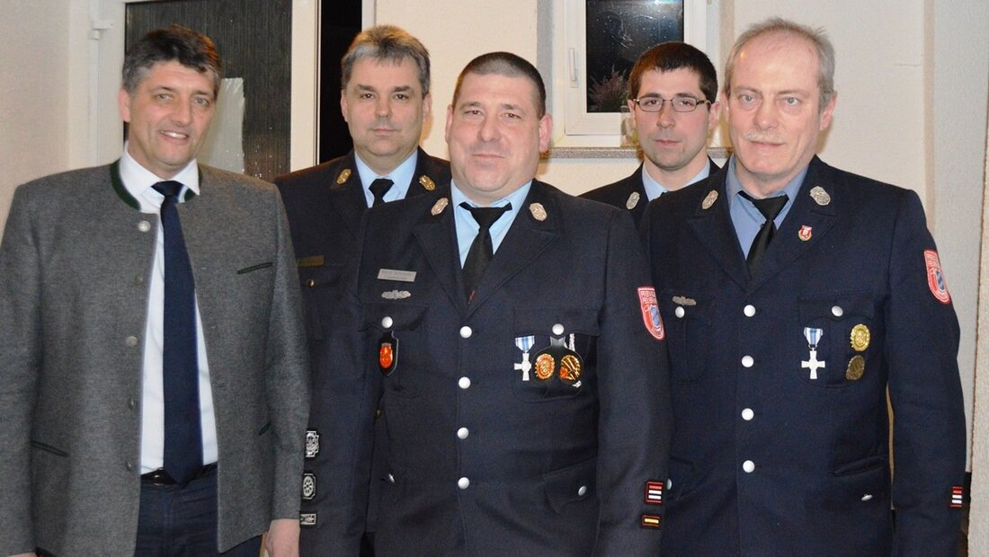 Hütten. Die Feuerwehr sieht sich gut gerüstet für die wachsenden Herausforderungen. Auch der Bürgermeister lobte die Aktiven in höchsten Tönen. Von  Doris Mayer-Englhart Einigkeit herrscht bei der Hüttner Feuerwehr. Die Neuwahl [&hellip;]