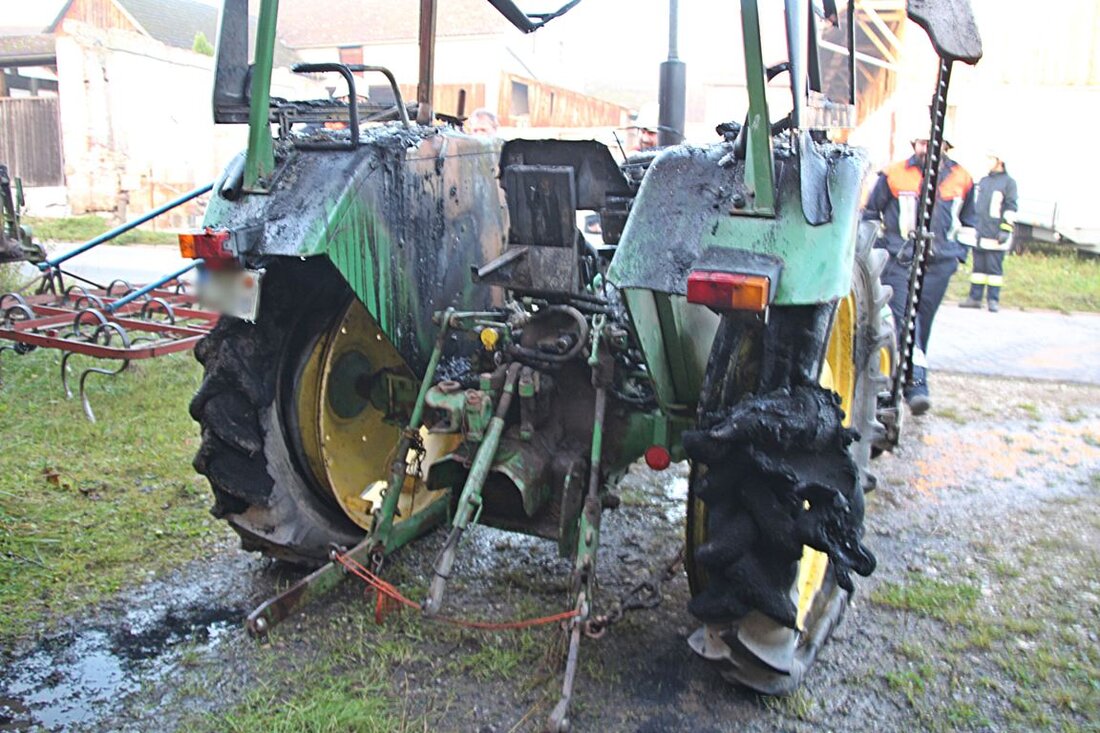 Kohlberg. Ein Brand in einer Lagerhalle in der Flurstraße hat heute Morgen einen Feuerwehreinsatz in Kohlberg ausgelöst.  Der Notruf gegen 7.20 Uhr bei der Rettungsstelle Weiden ein. Laut Polizei Neustadt/WN [&hellip;]