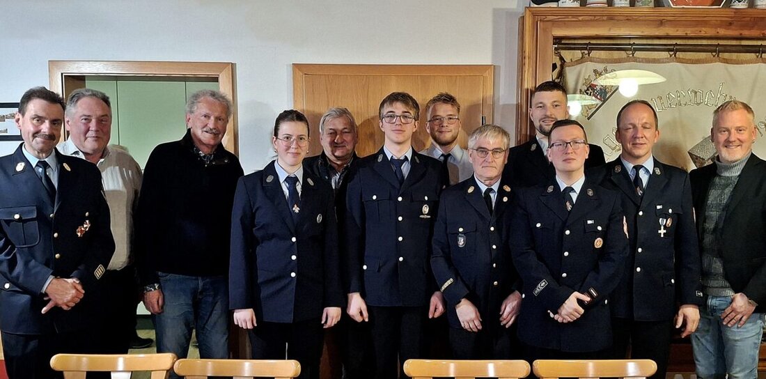 Mallersricht. Bei der Jahreshauptversammlung der Feuerwehr Mallersricht wurden Informationen und Ehrungen für langjährigen Dienst präsentiert. Highlights waren das Dorffest und die Jugendarbeit "Löschteufel".
