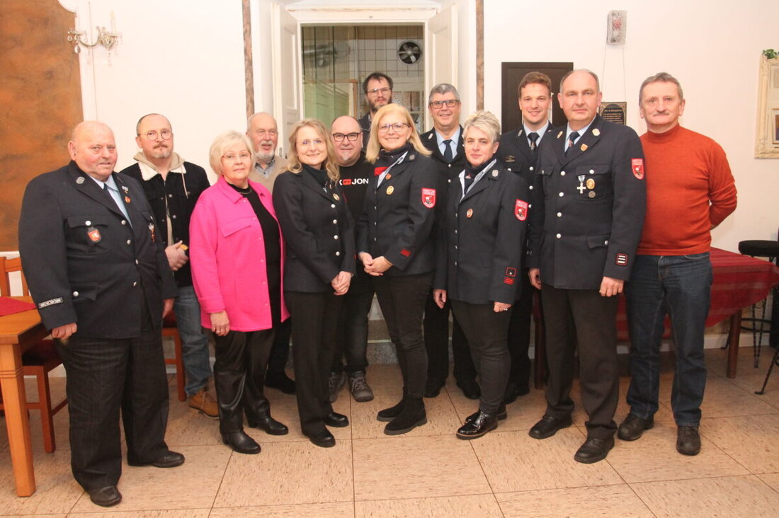 Neudorf. Die Feuerwehr blickte auf ein aktives Jahr zurück, plante das 140-jährige Jubiläum für 2026 und zeichnete langjährige Mitglieder aus. Trotz zahlreicher Aktivitäten kamen Stammtische zu kurz, sollen jedoch wiederbelebt werden.