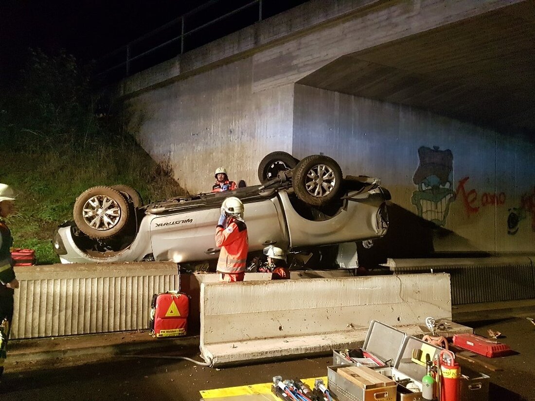 Luhe-Wildenau/Oberwildenau. Die Feuerwehr Oberwildenau musste bei einem Unfall auf der NEW 21 einen eingeklemmten Fahrer aus seinem Auto befreien. Am Sonntag gegen 4 Uhr ereignete sich auf der NEW 21 [&hellip;]
