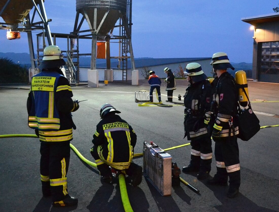 Parkstein. Die Parksteiner Feuerwehrler trotzten über Wochen Wind und Wetter: Trotz Regengüsse behielten die Anwärter für die Leistungsprüfung ihr Ziel fest im Blick. Ihr Ehrgeiz zahlte sich aus. Eine Gruppen [&hellip;]