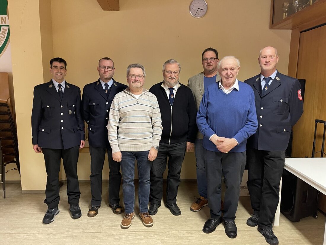 Pechbrunn. Bei der Mitgliederversammlung der Freiwilligen Feuerwehr wurden Mitglieder geehrt und ein neues Einsatzfahrzeug vorgestellt. Manfred Köstler wurde für 65 Jahre Mitgliedschaft geehrt.