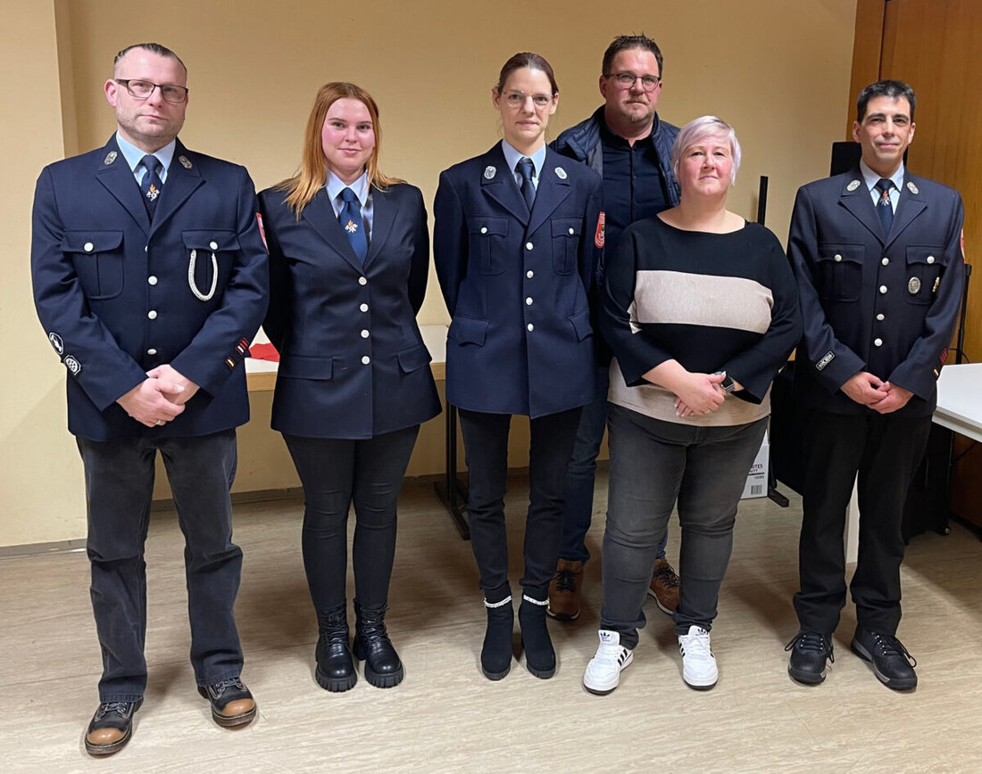 Pechbrunn. Bei der Aktivenversammlung der Freiwilligen Feuerwehr Pechbrunn wurden Larissa Gmeiner, Jasmin Schulze und Irina Stürmer in neue Ämter gewählt.