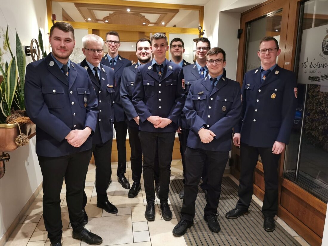 Schlammersdorf. Die Feuerwehr Schlammersdorf hielt ihre Jahresversammlung ab, begleitet von einer Messe und Diskussionen über Gemeinschaft und Ehrenamt sowie einem Bericht von 52 aktiven Mitgliedern.