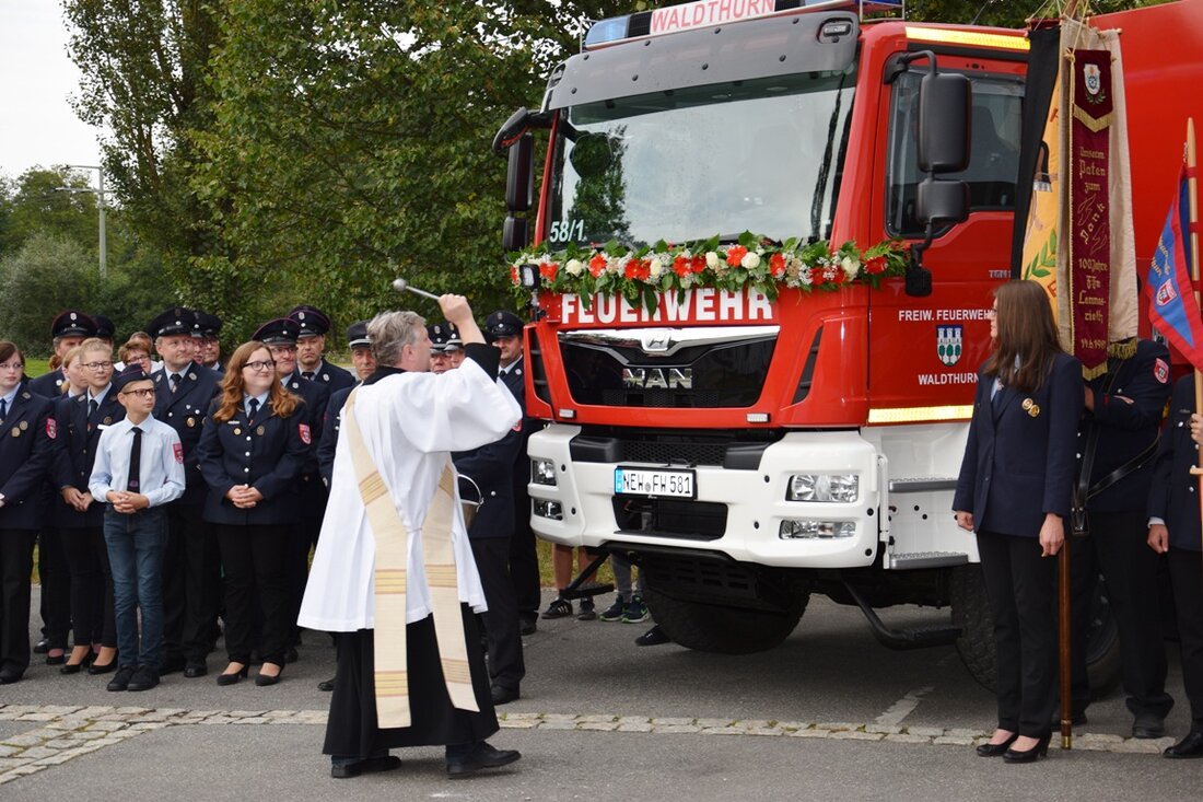 Waldturn. „Es ist schon verrückt, wie schnell wir einen nagelneuen SW 2000 KatS (Schlauchwagen für Katastrophenschutz) vom Bund bekommen haben“, wundert sich Kommandant Michael Bäumler noch immer. Am 9. März kam [&hellip;]