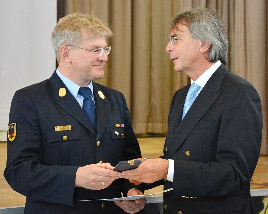 Mantel. Zwei Mal im Jahr steht ein großes Treffen der Führungskräfte der Oberpfälzer Feuerwehren an. Bei der Dienstbesprechung tauschen sie sich über aktuelle Entwicklungen aus, vernetzten sich weiter und erschließen [&hellip;]
