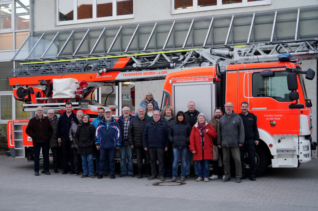 Weiden. Bei einer Führung durch die Feuerwache wurden die vielfältigen Einsätze vorgestellt und die hohe Motivation der Mitarbeiter gelobt.