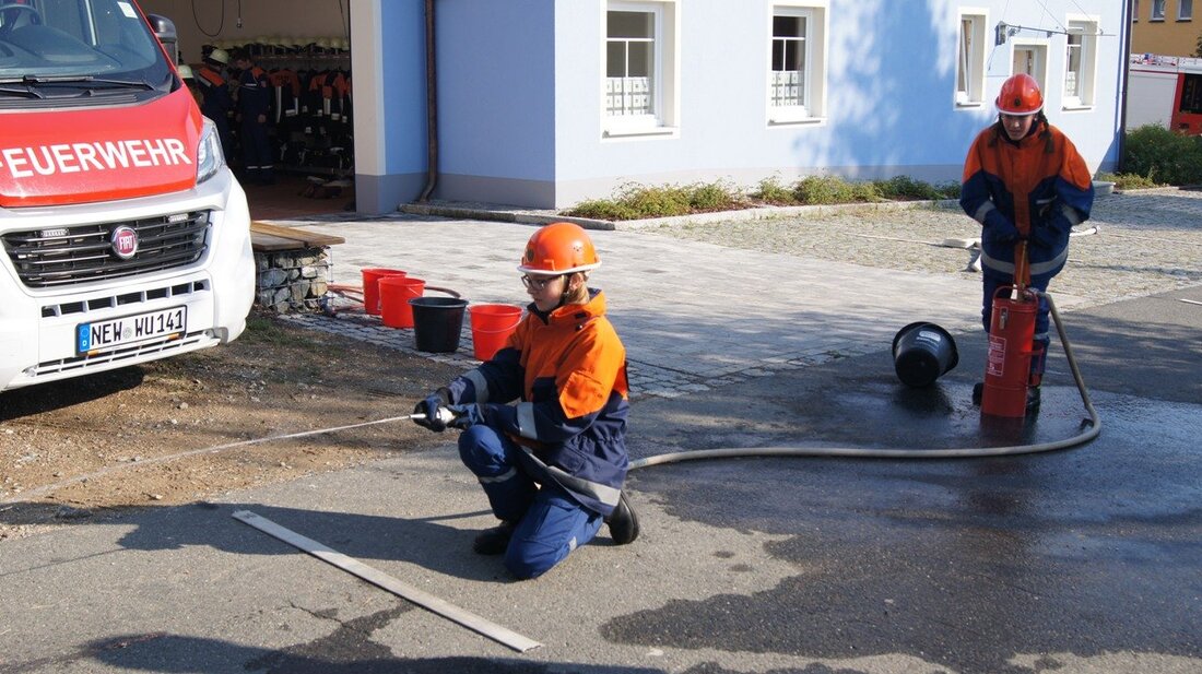Wurz. Zwei Jugendgruppen der Feuerwehren des Kreisbrandinspektorenbezirkes Mitte absolvierten das Jugend Leistungsabzeichen. Aus Floß und Wurz trafen sich 14 Jugendliche in Wurz beim Feuerwehrhaus um ihr Erlerntes zu zeigen. Von [&hellip;]