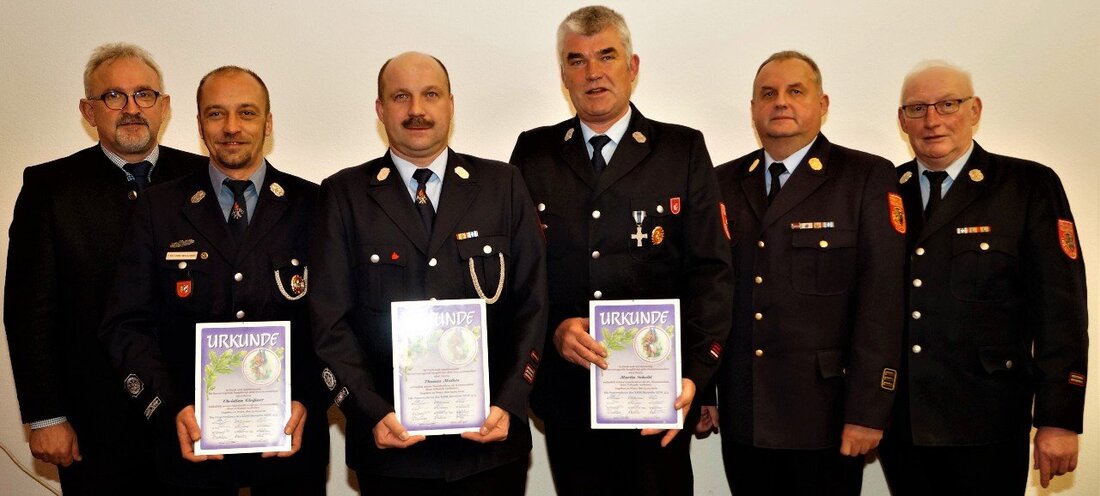 Wurz. Wenn sich Kompetenzen verabschieden kommt die Führungsmannschaft aus dem zuständigen Kreisbrandmeisterbereich zusammen. In der Kommandantenversammlung galt es “alte Hasen” zu verabschieden und neue Führungskräfte zu begrüßen. Kreisbrandmeister (KBM) Alfons Huber begrüßte [&hellip;]
