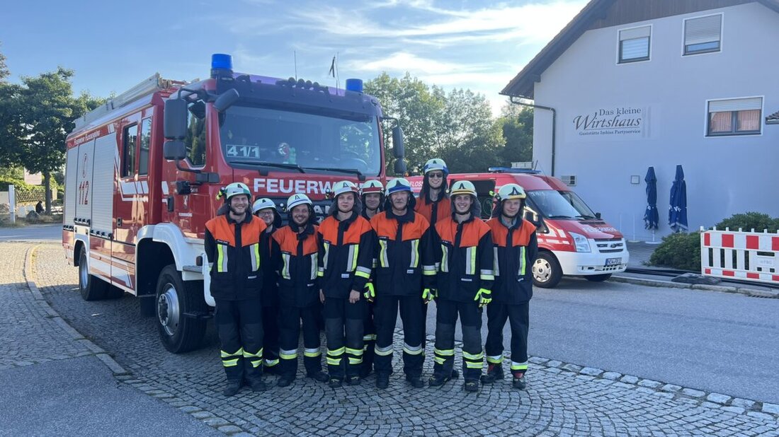 Flossenbürg. Die Freiwillige Feuerwehr Flossenbürg hat die Leistungsprüfung im Löscheinsatz mit zwei Gruppen erfolgreich absolviert, von Bronze bis Gold-Rot, abgenommen durch Schiedsrichter der Kreisbrandinspektion Neustadt/WN.
