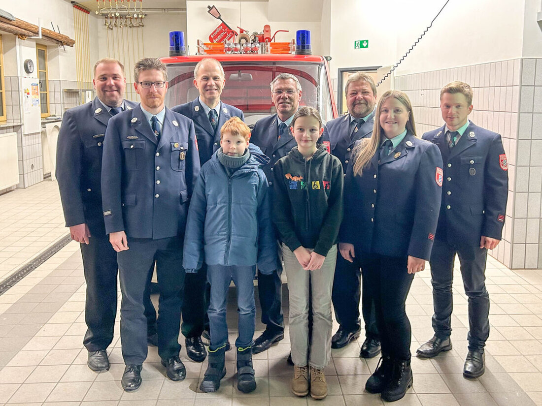 Hammerles. Die Freiwillige Feuerwehr hat bei der Jahreshauptversammlung viele Aktive befördert und langjährige Mitglieder geehrt. Berichte zeigten Ausbildung, viele Einsätze und Rückenwind durch die neue Kinderfeuerwehr.