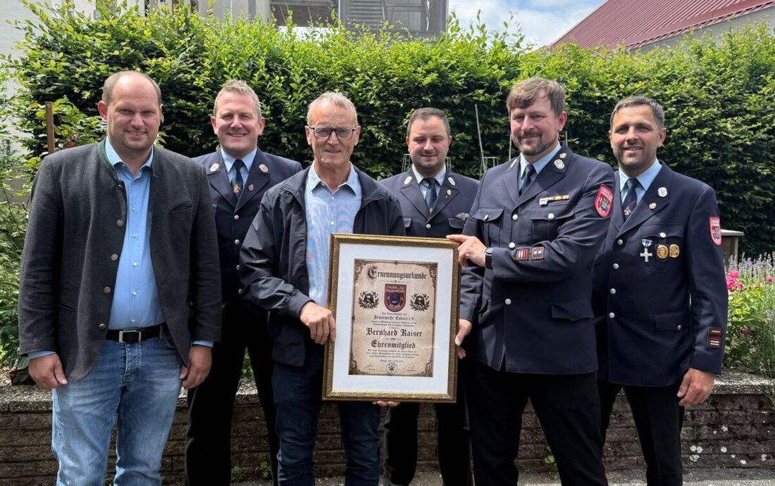 Eslarn. Bei der Jahreshauptversammlung der Feuerwehr wurde Bernhard Kaiser für jahrzehntelangen Einsatz zum Ehrenmitglied ernannt. Der 67-Jährige prägte Einsätze, Technik und Vereinsleben und bleibt der Wehr als Vorbild verbunden.