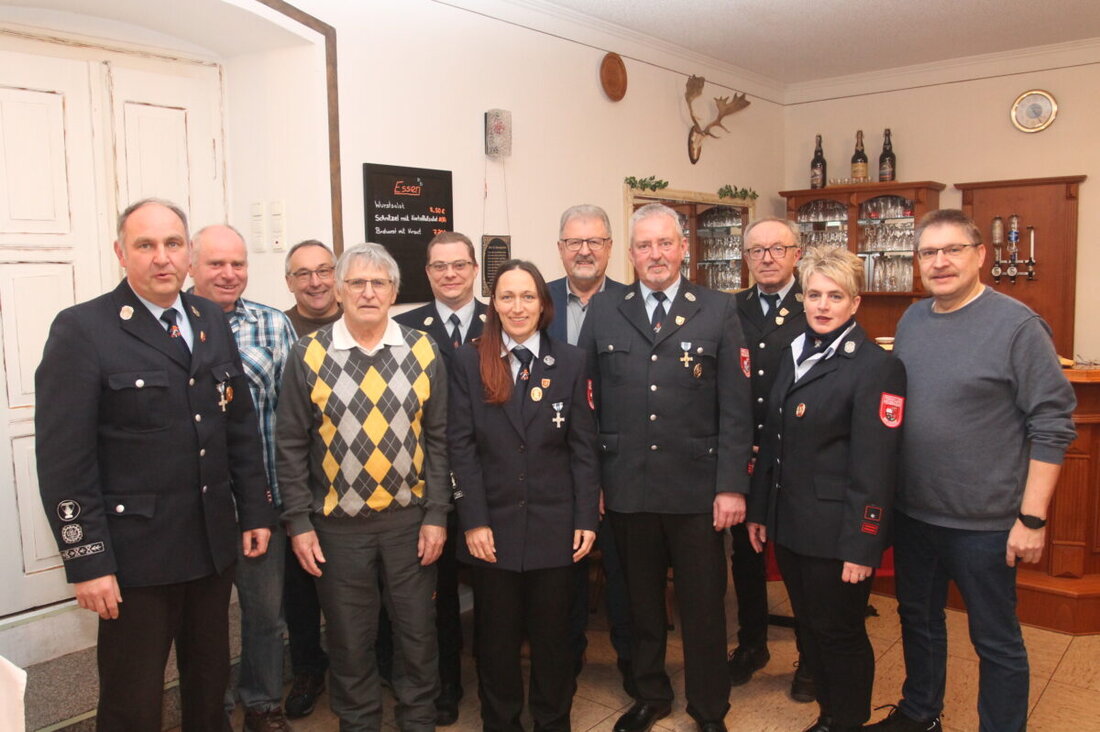 Neudorf. Am Sonntag, 18. Januar, hielt die Feuerwehr im Gasthof Scheinkönig ihre Jahreshauptversammlung ab. Vorsitzender Andreas Götz blickte auf ein intensives Jahr und kündigte das 140-jährige Jubiläum vom 29. bis 31. Mai an.