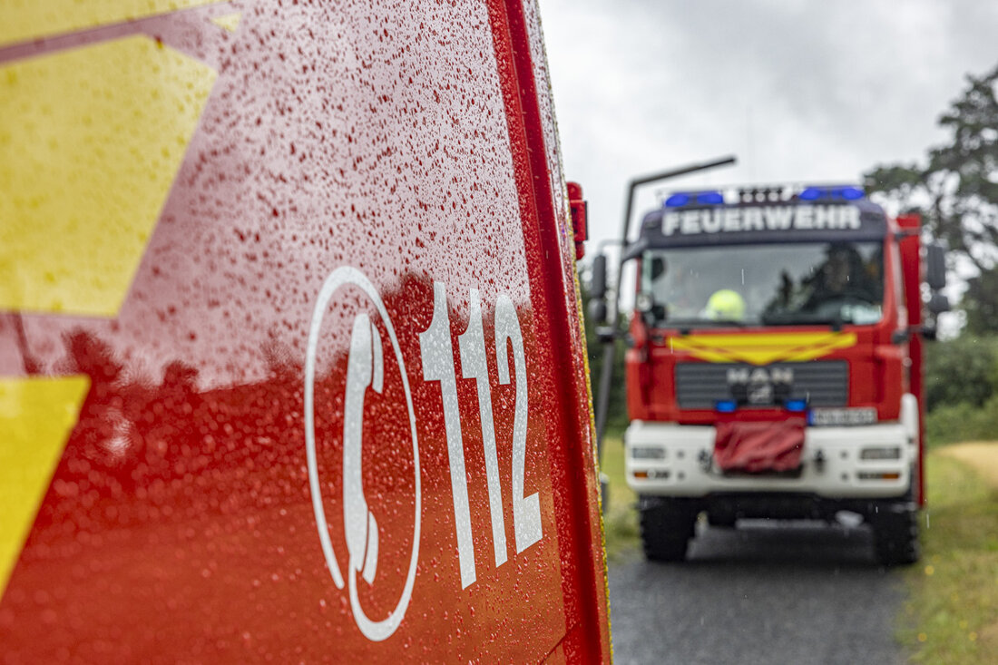 Burglengenfeld. Ein Brand brach am 17. August im Zementwerk aus, verursacht womöglich durch Selbstentzündung oder technischen Defekt. Über 300 Feuerwehrkräfte löschten das Feuer; Sachschaden liegt im sechsstelligen Bereich.