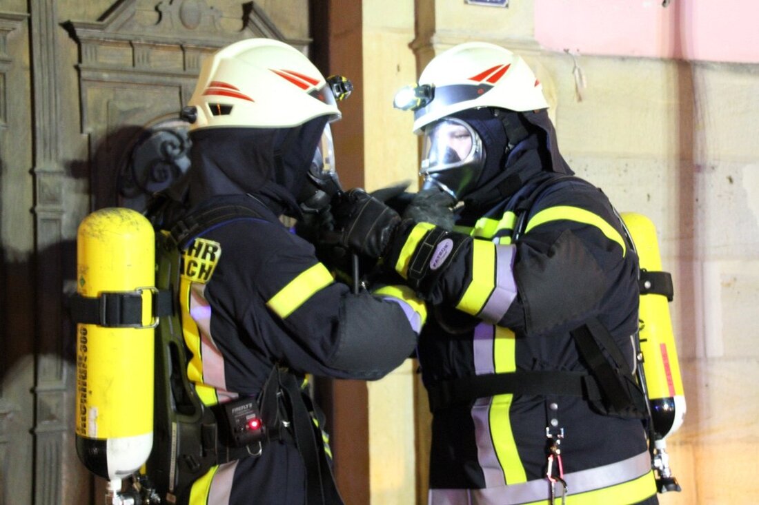 Weiden. Dem schnellen Einsatz der Feuerwehr Weiden ist zu verdanken, dass ein Brandfall in einem Mehrfamilienhaus glimpflich ausging.  Die Einsatzkräfte rückten Donnerstagmittag gegen 12.45 Uhr aus, um der Ursache für [&hellip;]