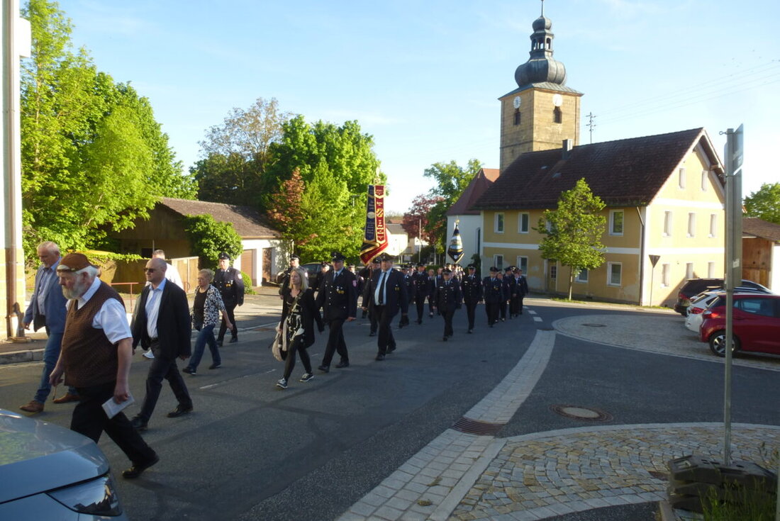 Kaltenbrunn. Am Florianstag feierten Feuerwehren mit einem ökumenischen Dankgottesdienst ihren Schutzpatron in der Pfarrkirche St. Martin. Ehrengäste lobten das ehrenamtliche Engagement und die Kameradschaft der Wehrleute.