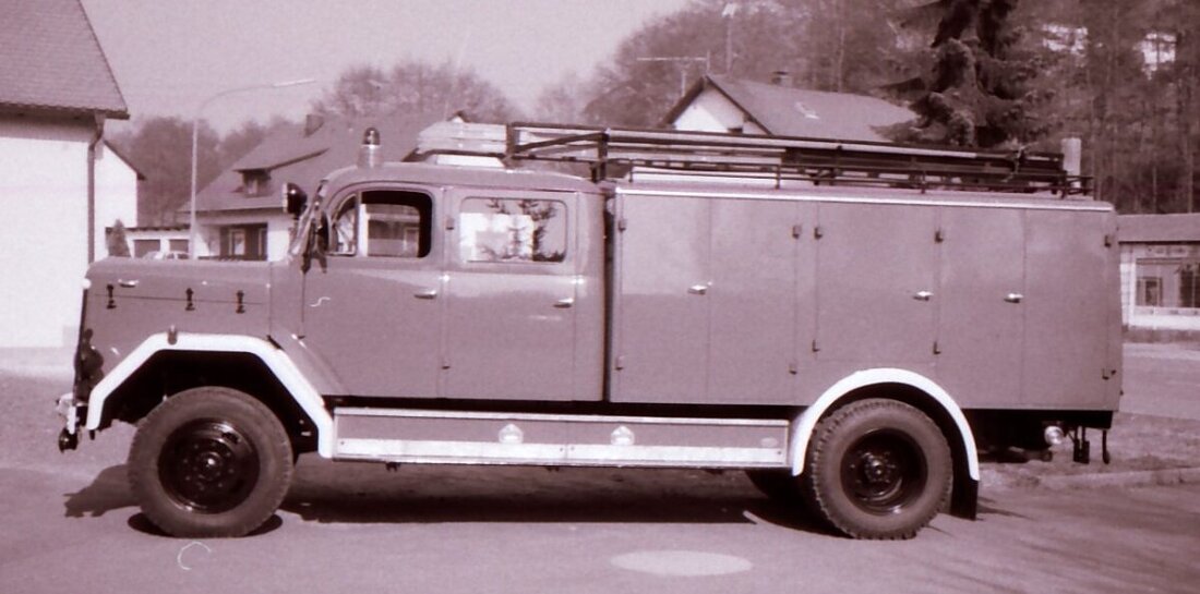 Georgenberg. Der ehemalige Feuerwehrkommandant Rupert Herrmann reflektiert über die fehlende Einigkeit und höhere Kosten trotz 55 Jahre Feuerwehrverbundenheit. Er diskutiert hierbei die Herausforderungen bei der Ausbildung und Ausrüstung.