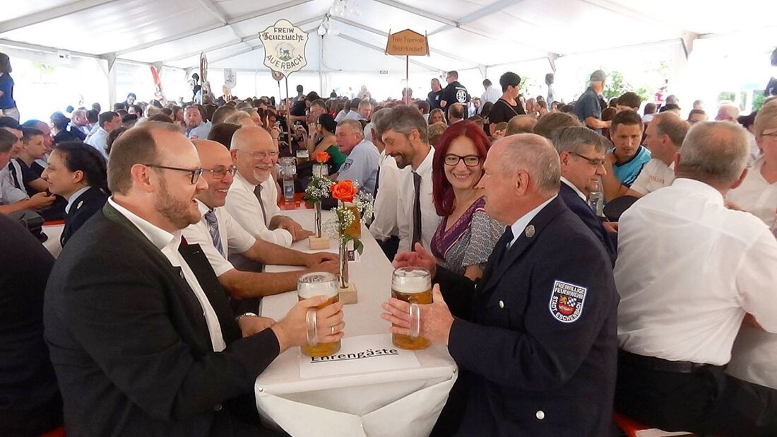 Eschenbach. Am ersten Juniwochenende herrschte in Eschenbach Feststimmung. Der Grund: 150 Jahre Feuerwehr Eschenbach. Schirmherr Hubert Schug hatte bestes Wetter bestellt. Von Jürgen Masching  Am Donnerstag befürchteten die Verantwortlichen noch, dass [&hellip;]
