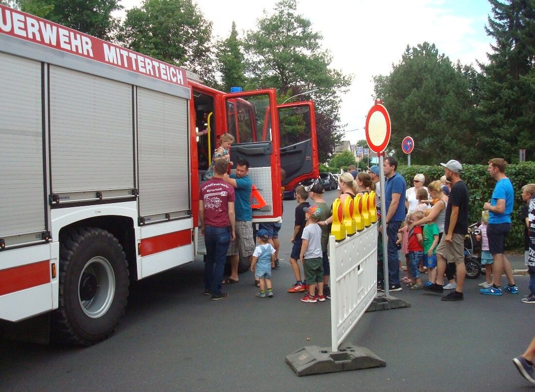 Mitterteich. Ganz wie man die Stützpunktfeuerwehr Mitterteich kennt, hatten die Feuerwehrleute viel Mühe in ihr Feuerwehrfest beim Gerätehaus gesteckt.  Von Werner Männer  Ein zünftiges Frühschoppen zum Start und auch das [&hellip;]