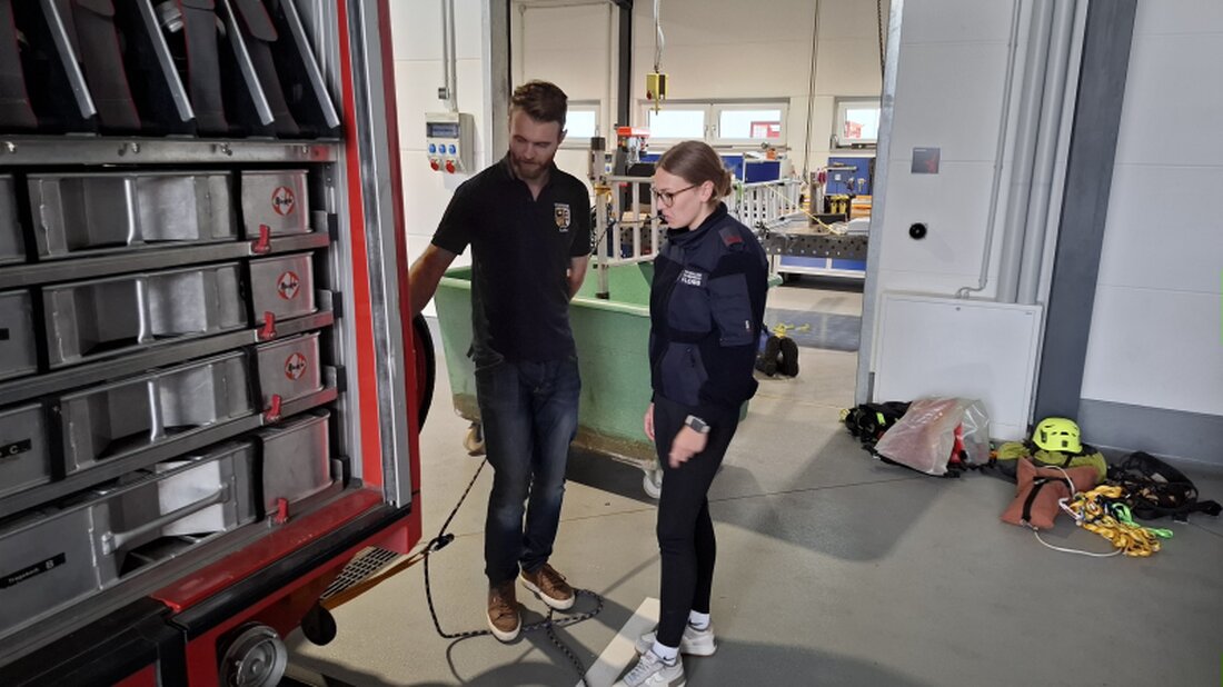 Floß. Der Lehrgang zur Absturzsicherung für Feuerwehrdienstleistende aus Floß und Umgebung fokussierte auf sicheren Umgang mit Höhengefahren. Praktische und theoretische Inhalte wie Knotenkunde und Umgang mit Schutzausrüstung standen im Mittelpunkt.