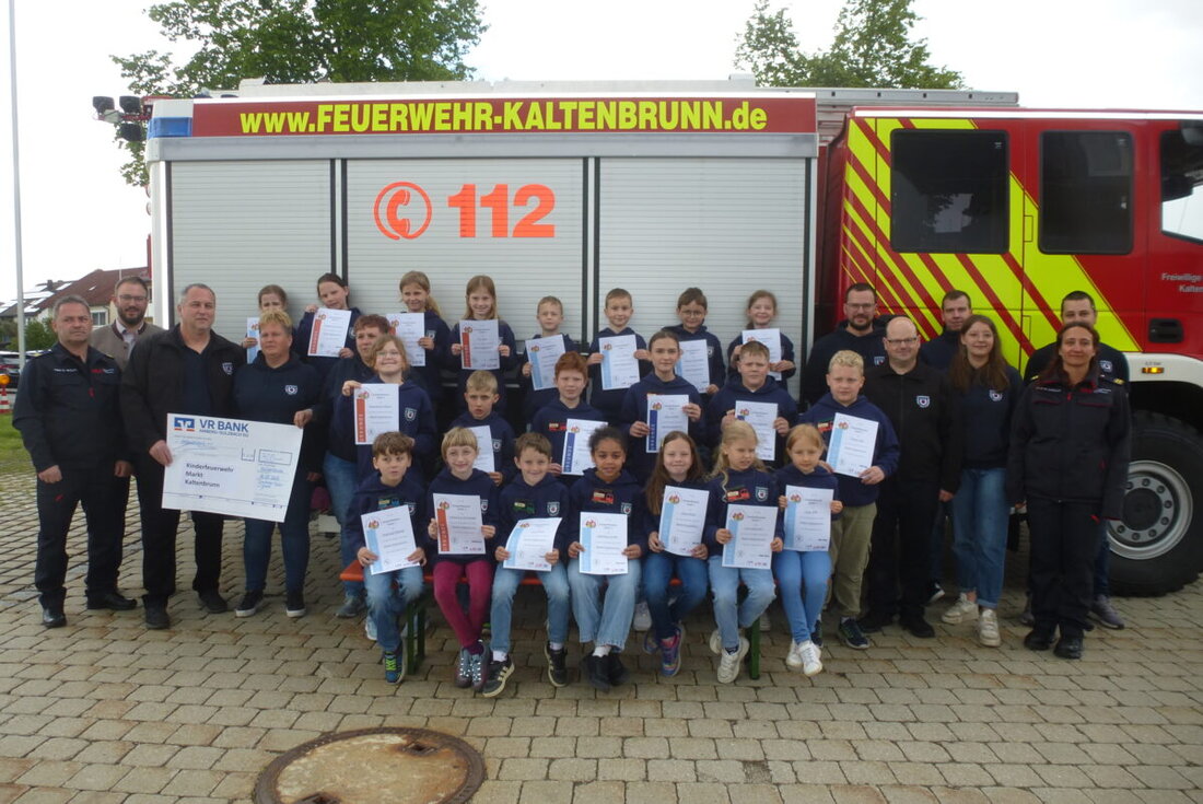 Amberg. Seit 2025 ist die Kindergruppe der Marktfeuerwehr mit Feuer und Flamme dabei. Am 16. Mai bestanden 21 Kinder die Kinderflamme und erhielten viel Lob; dazu kam eine Spende von 300 Euro.