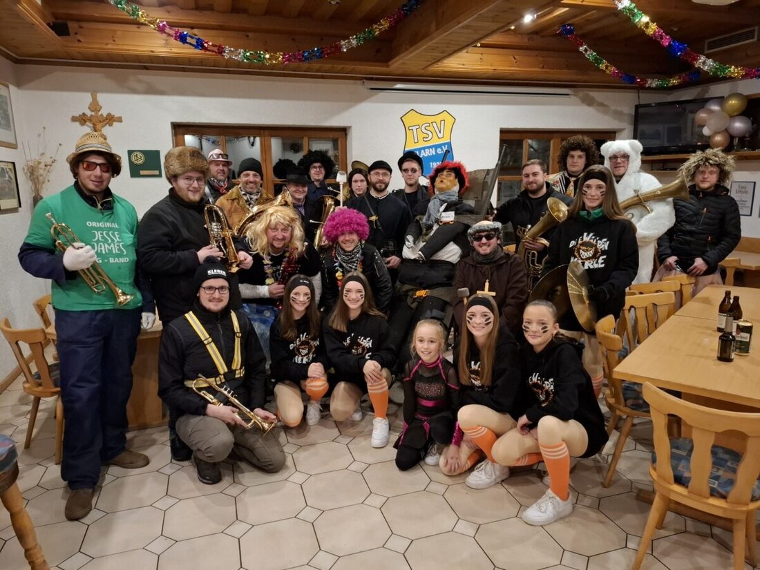 Eslarn. Mit leidenschaftlichem Sound verabschiedet sich die Jesse-James-Band zum Ende der fünften Jahreszeit von ihren Fans. Beichte, Trauerzug und ein brennender Prinz setzten dem närrischen Finale ein starkes Ausrufezeichen.